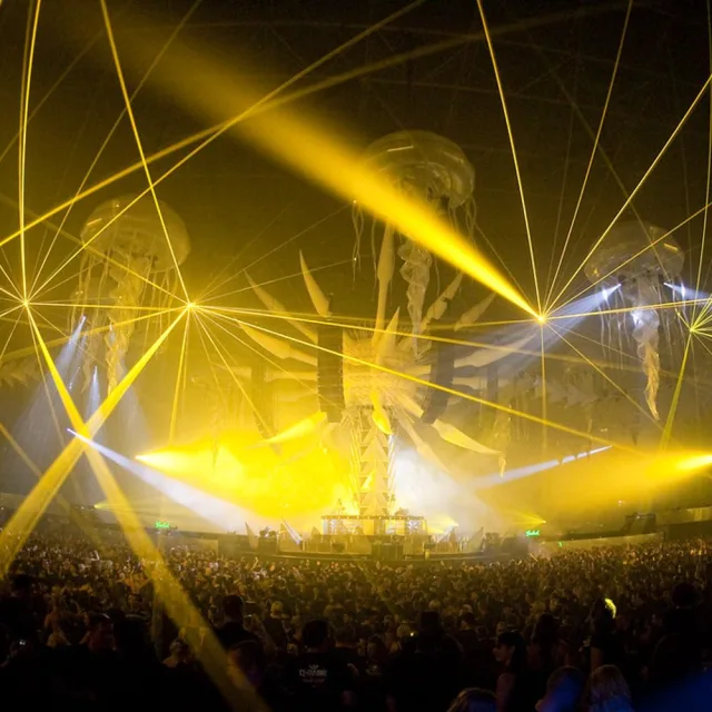 Artwork: CRO - (Hard)trance to early hardstyle