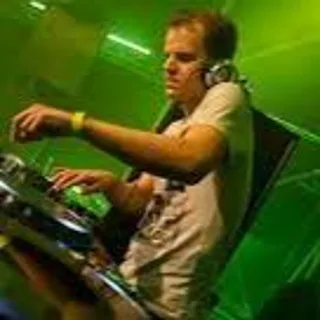 Artwork: DJ Olli B - Start a revolution D-Passion Mix 08 - 01 - 2022