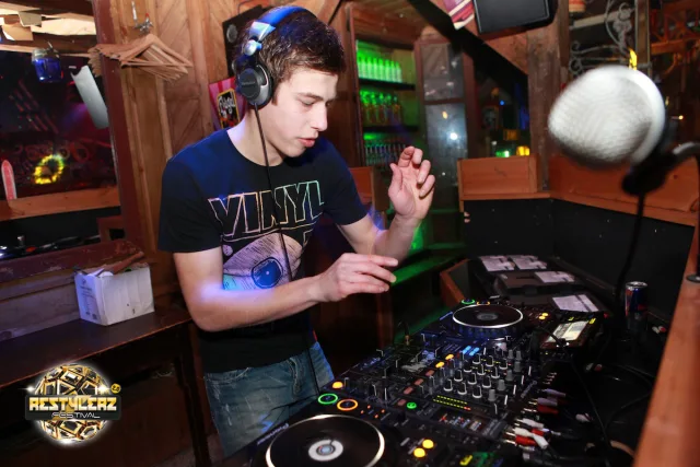 Artwork: Reactiv - st8ment dj contest [finale]