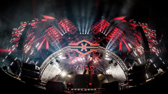 Artwork: Frontliner @ Q-Base 2016 (Mainstage)