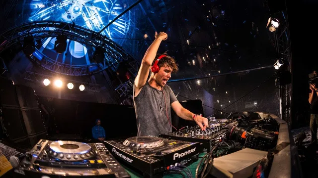 Artwork: Atmozfears @ Q-BASE 2016