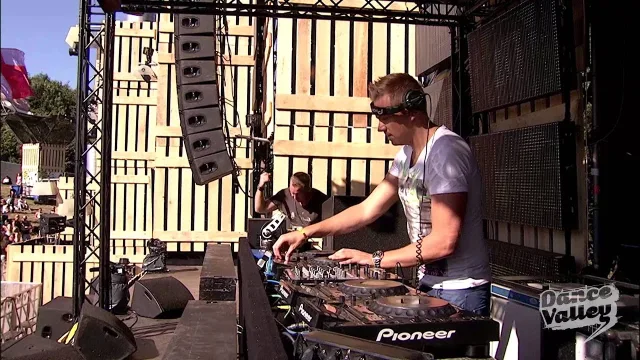 Artwork: D-Block & S-te-Fan @ The Refinery 2013