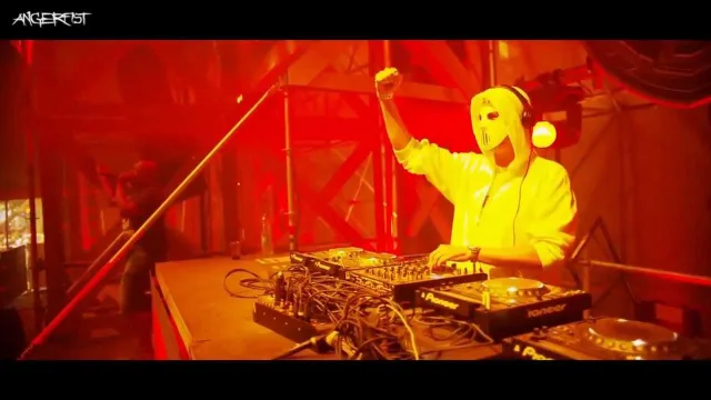 Cover: Angerfist - Mutant Moshpit Ravetunes