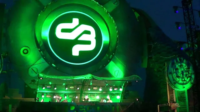 Cover: Showtek - The world is mine (Adaro remix)