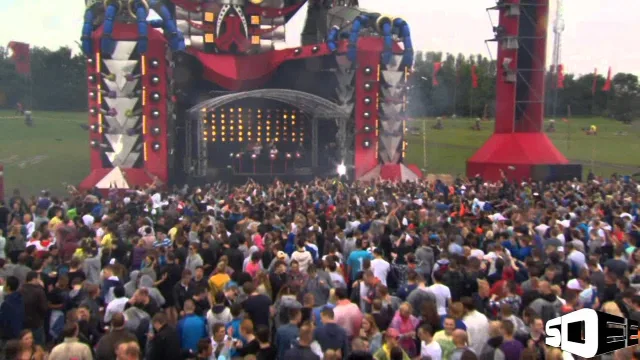 Cover: Toneshifterz & Bioweapon Play S Dee - Equipment - Defqon.1 NL 2011