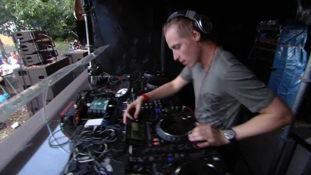 Cover: Da tweekaz & Coone﻿ - D.W.X (Coone Re-edit?)