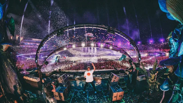 Cover: Armin van Buuren & Chef' Special - Larger Than Life (Audiotricz Remix)