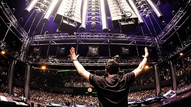 Cover: Frequencerz - Bitch (Crypsis Remix)