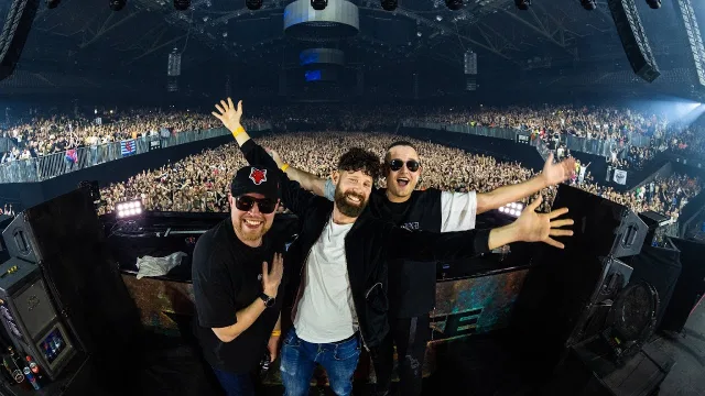 Cover: Da Tweekaz & Frontliner - Never Far