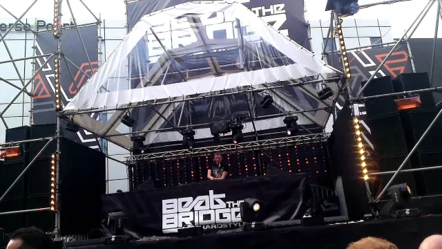 Cover: Slim Shore ft Dv8 Rocks - ID?