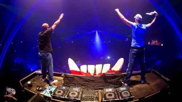 Cover: W&W - The Code (Zatox Bootleg?)