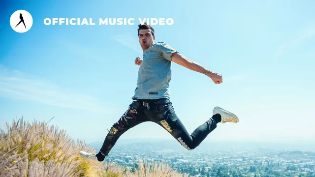 Cover: Bassbrain feat. Michael Jo - Young Ones